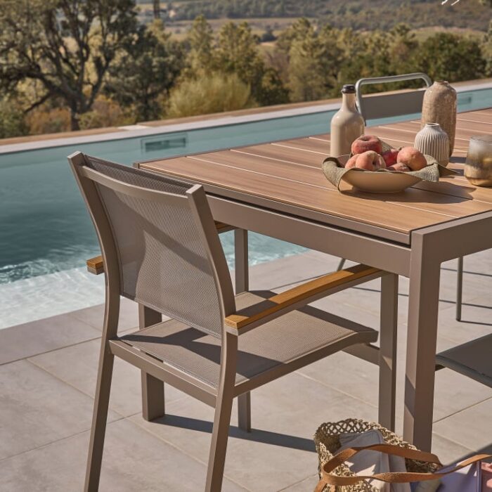 Fuji - Fauteuil à dîner de jardin en composite imitation teck et aluminium taupe – Image 9